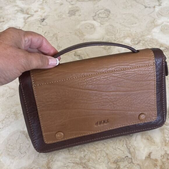 SKAP Leather Zippered Travel Wallet Large Unisex - Picture 6 of 14